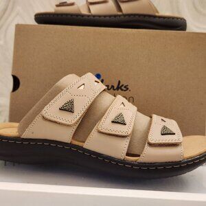 New Women's Clarks Sandals Laurieann Nora Sand Leather, Size 12W. NIB